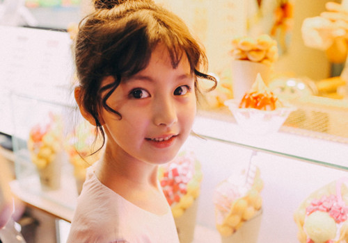 李姓女孩诗经名字大全_女孩姓李取名字_唐诗取名分析