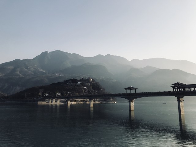 唐代诗人李白_诗仙李白：一代酒中仙的传奇人